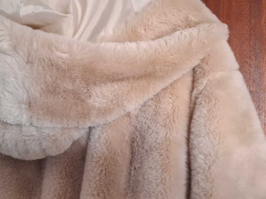 Casaco de pelo na cor creme - Tamanho L