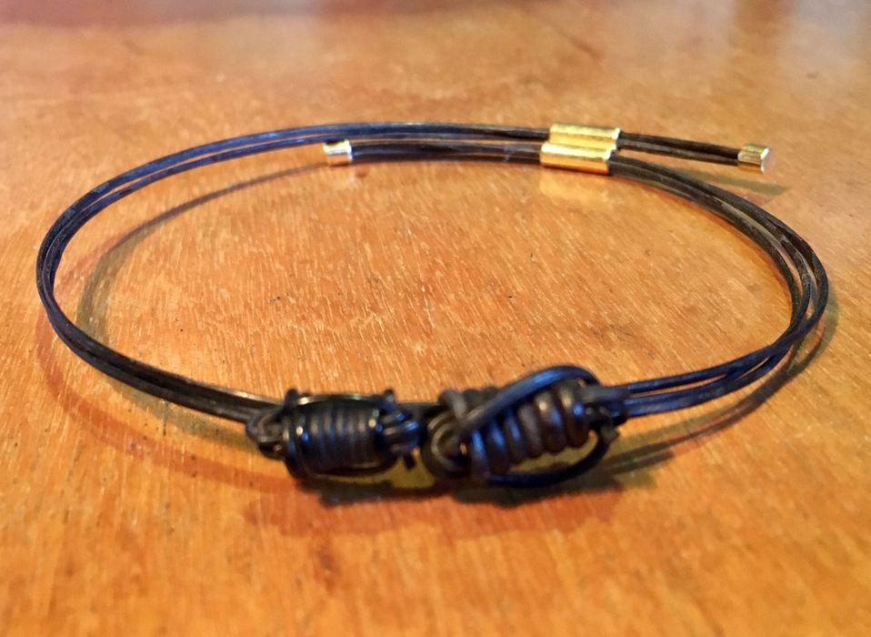 3 PULSEIRAS ANTIGAS - em materiais naturais