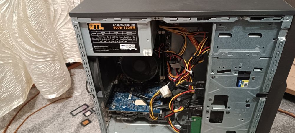 Комп'ютерний комплект: ПК + монітор + механічна клавіатура