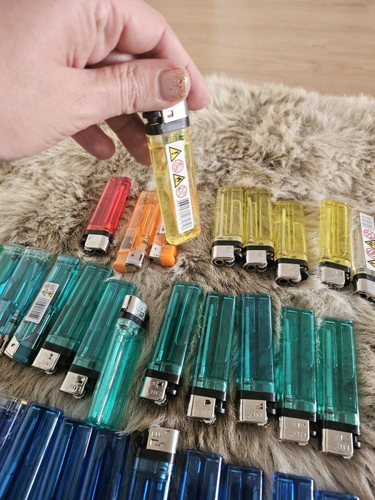 31 isqueiros de bolso