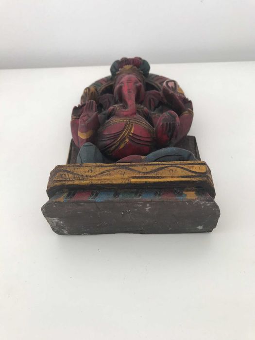 Estátua madeira esculpida pintada mão divindade hindu Ganesha