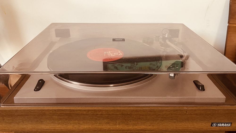 Gira discos Yamaha YP-701