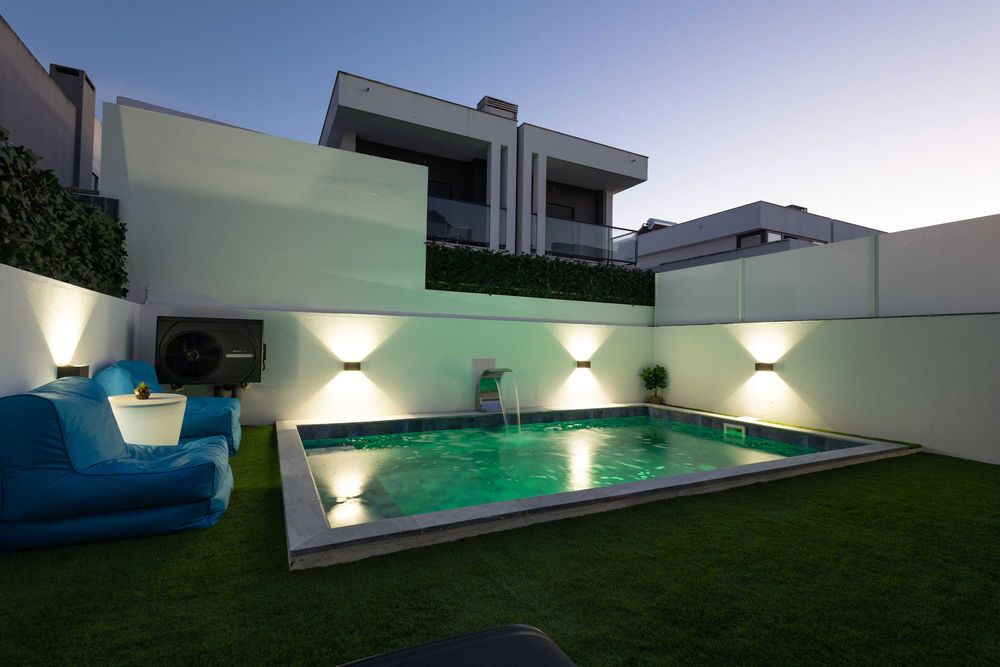 Quartos e Suítes com wc privativo + piscina | Fernão Ferro