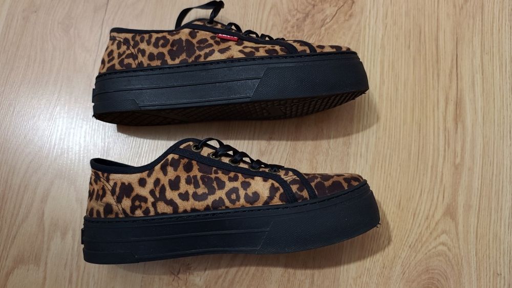 Sneakersy trampki panterka Levi's typowe 37