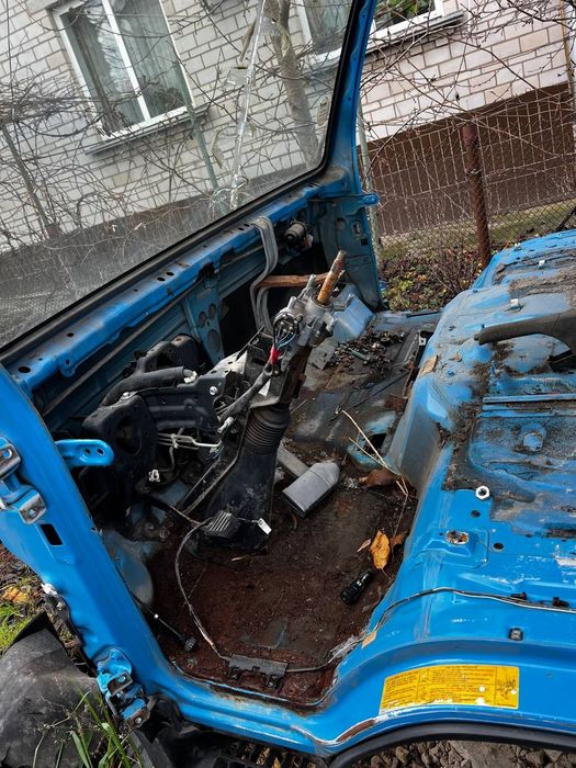 Разбираю Исузу NQR 71  Исузу кабина,балка