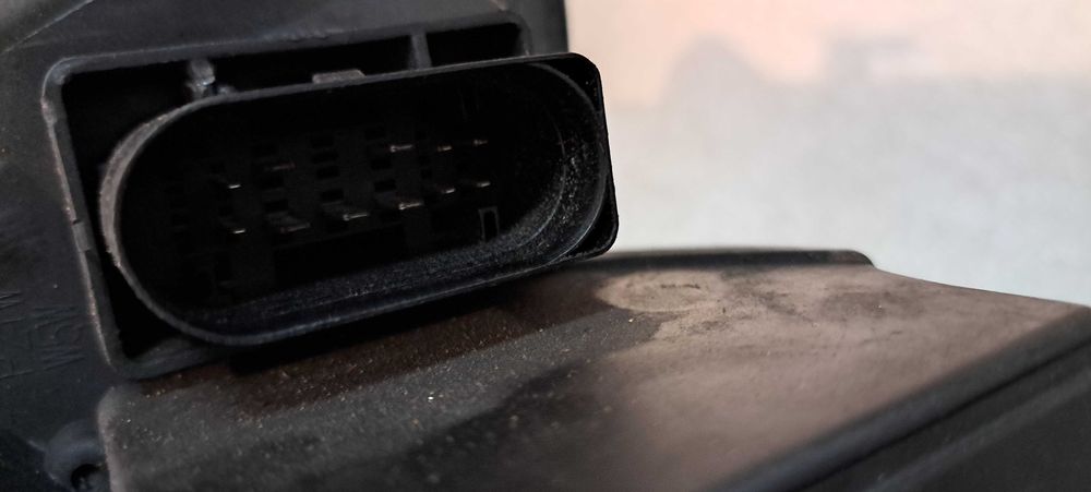 Lampa lewa Xenon Audi A4 B7 żarnik przetwornica kpl