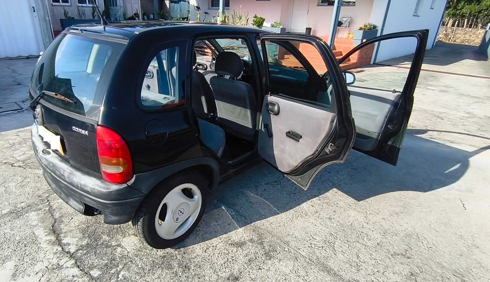 Opel Corsa B 1.5 D Isuzu – 5 Portas – Económico e Fiável
