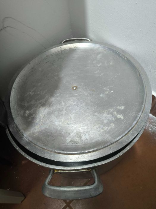 Vende se um tacho