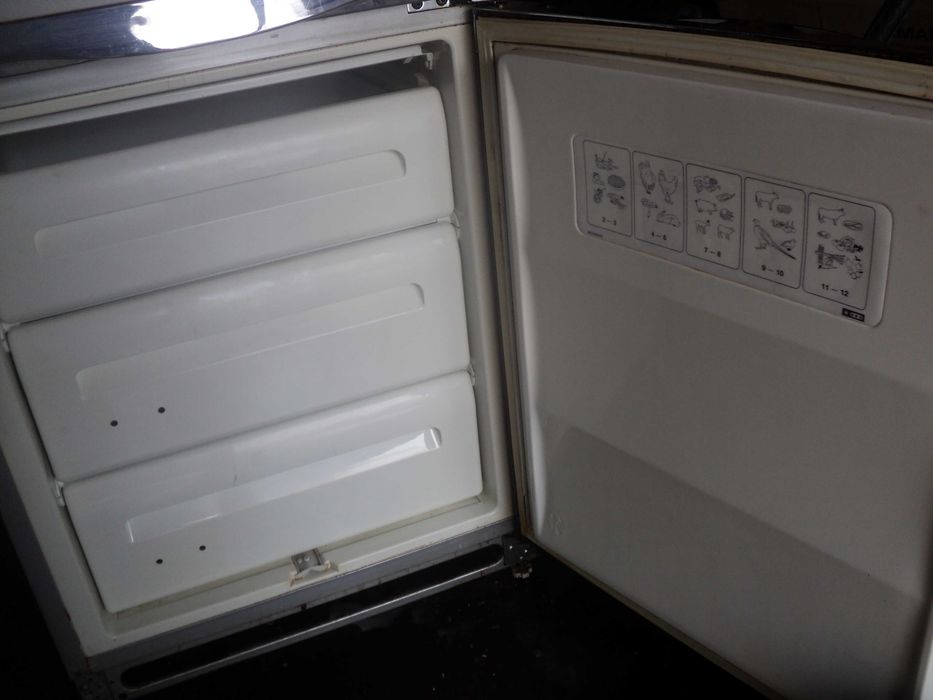 продам двохкамерний холодильник