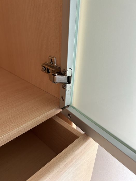 Armário com porta e 6 gavetas