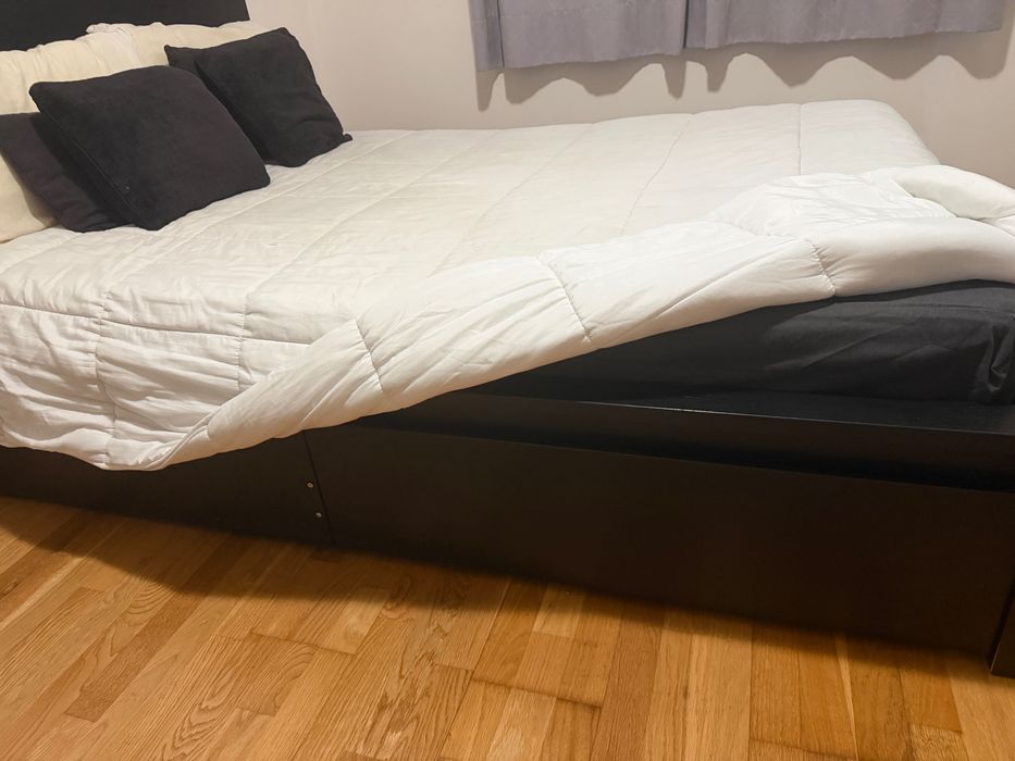 Cama  e colchão 140 x 190