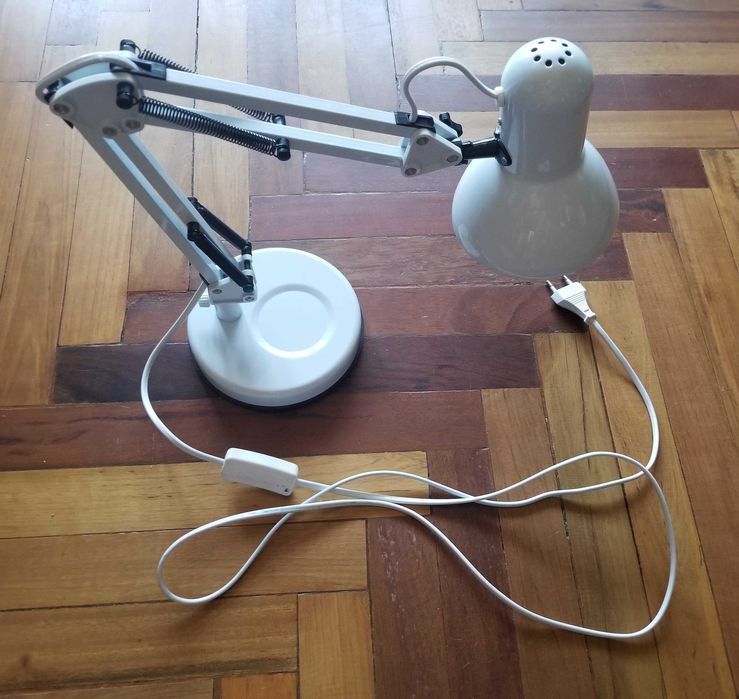 Наст. лампа Camelion KD-313 c01 металл сеть 220 цоколь Е27 новая