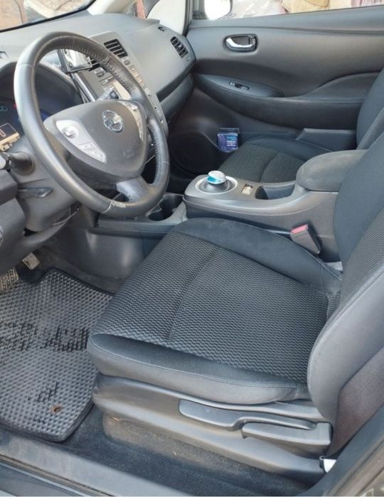 Продам Nissan Leaf
