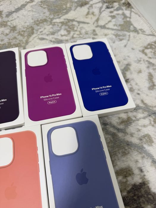 Оригінальний силіконовий чохол Apple MagSafe для iPhone 16 Pro Max