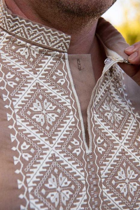 Чоловіча вишиванка українська натуральна сорочка з довгим рукавом