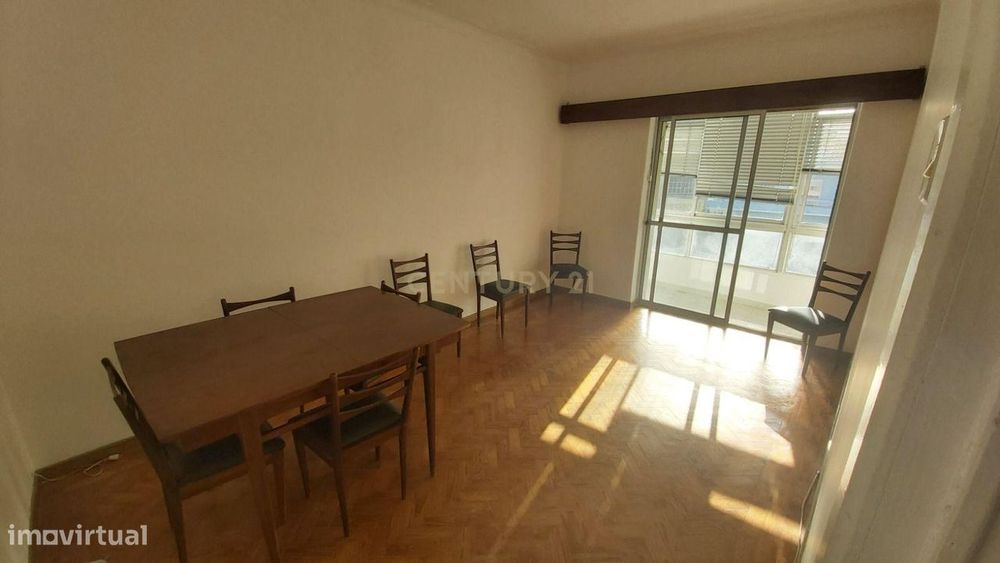 Apartamento T2 em Almada na Av. Nuno Alvares Pereira. — Almada, Cova Da Piedade, Pragal E Cacilhas, Setúbal