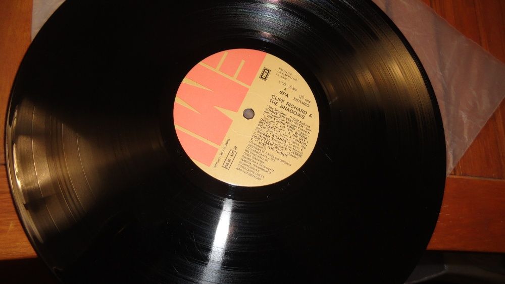 Eros Ramazzotti-1990 + Cliff Richard And The Shadows-1979