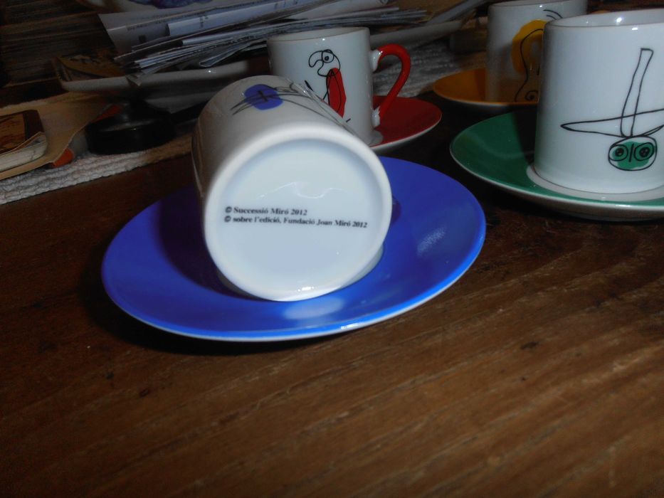 4 chávenas de café pintadas à mão Joan Miró- barcelona