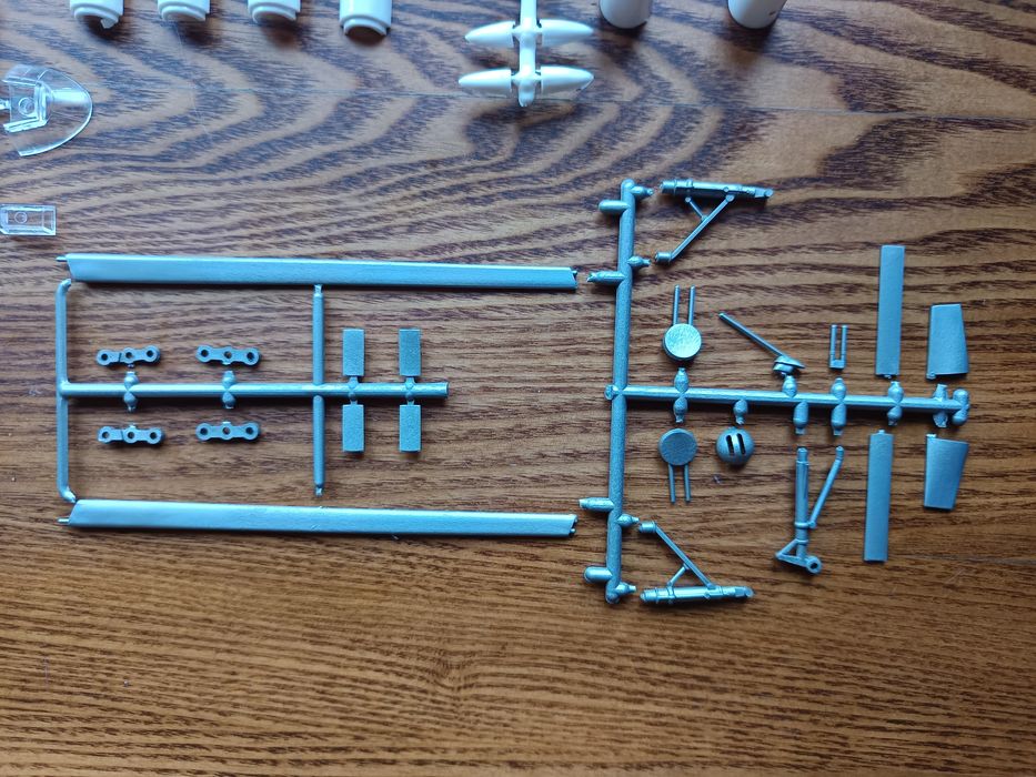 Сборная модель самолёта TU-20 Plasticart 1/100