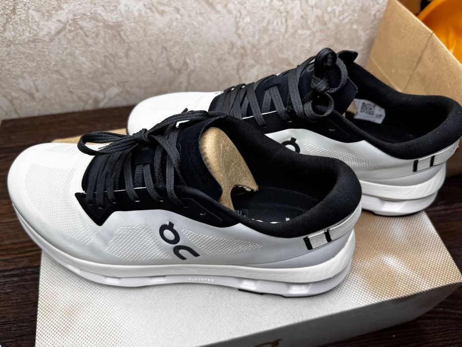 Кросівки On Cloudzone — нові, white/black, UK 9.5 / EU 44
