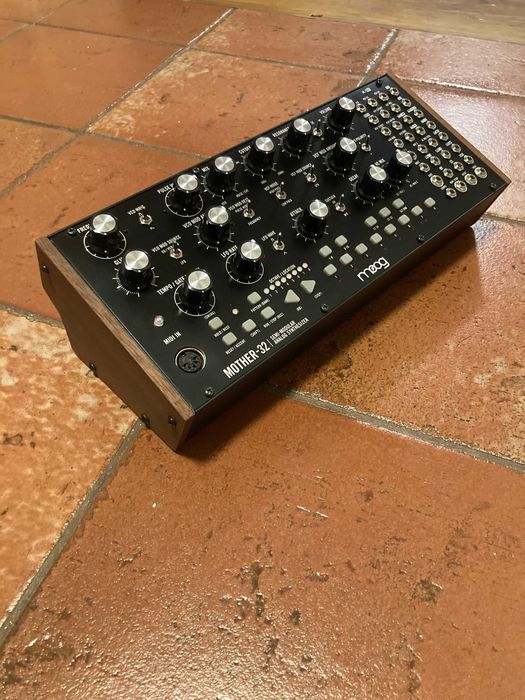 Moog Mother 32 sintetizador semi modular