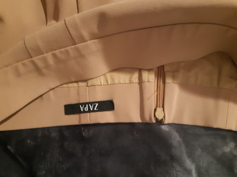 Elegancka spódnica biurowa Zapa beżowa M