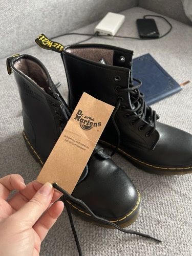 Dr Martens взуття, черевики