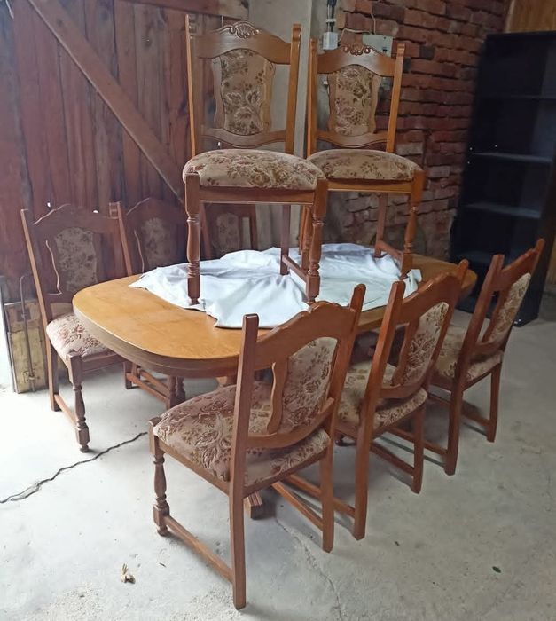 Sprzedam krzesla dębowe 8 sztuk