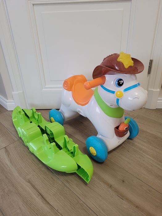 CHICCO intwraktywny konik bujany, jeździkI