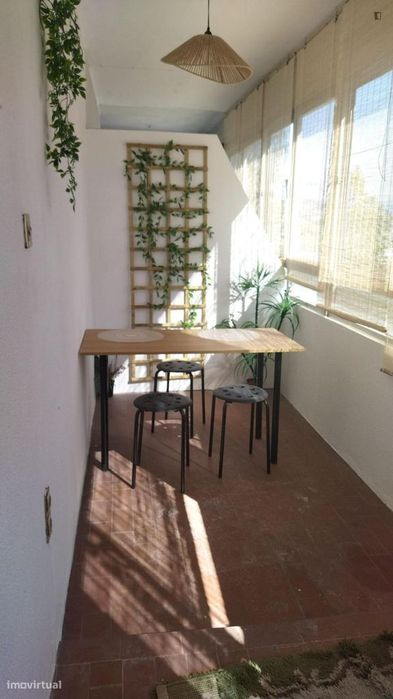 Quarto - localizado em Baixa de Santa Clara Coimbra