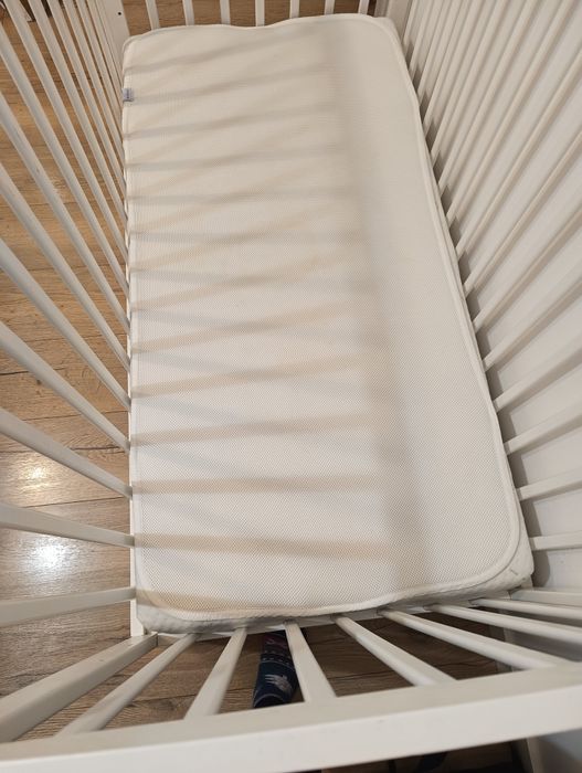 Łóżeczko niemowlęce plus materac i ochraniacz