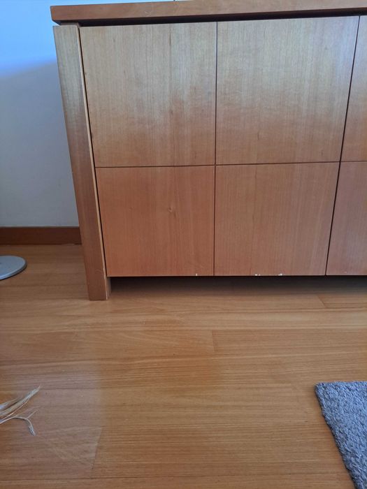 Aparador 2,20 metros madeira maciça a precisar de restauro