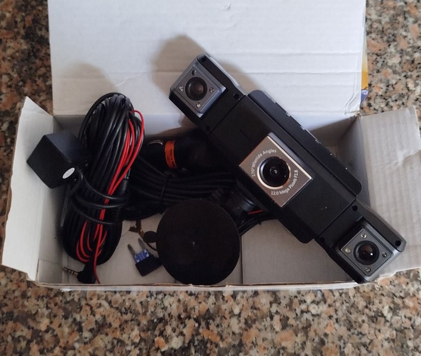 Dashcam com 4 câmaras 12/24v