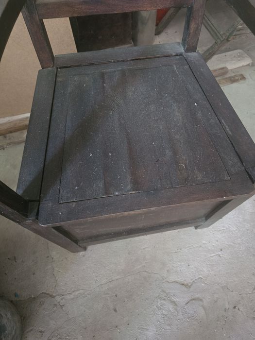 Cadeira sanitaria antiga em Madeira