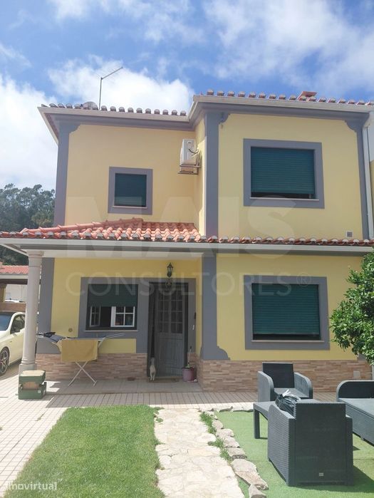 Moradia T4 com Jardim, Garagem e Churrasqueira no Centro de Olho Ma...