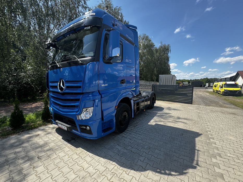 Wynajem Ciagnikow Siodlowych / wszystko w cennie