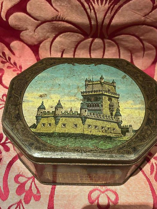 Lata antiga de coleção