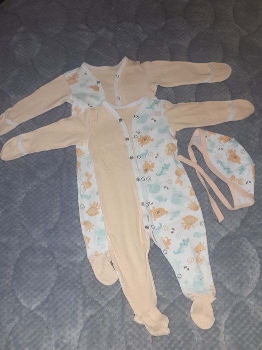 Два пакети речей для хлопчика або є нейтральні кольори можна дівчинка