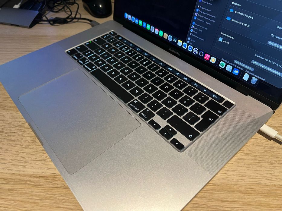 MacBook Pro 2019 16" i9 16gb ram 1tb ssd