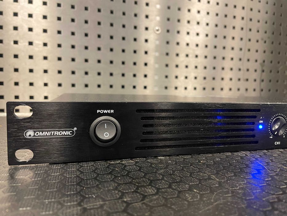 Wzmacniacz, końcówka mocy Omnitronic XDA-1204 4x300W, 2x600W RMS
