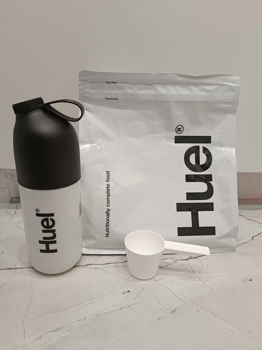 Huel Powder bez smaku i słodzika + shaker i miarka