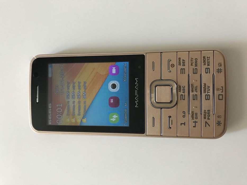 Мобільний телефон на 4 сімкарти