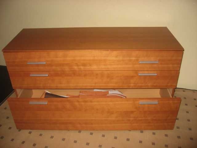 STOCK OFF: Comoda modelo Box em cerejeira