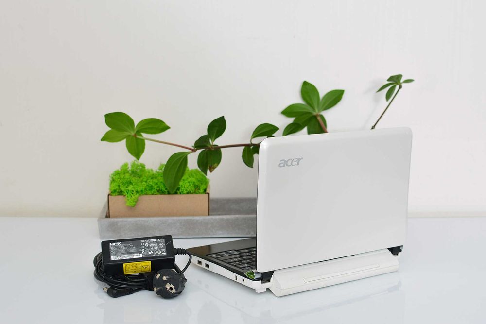 Нетбук Acer Aspire One KAV10 (прості задачі, батарея 6+ годин, готовий до роботи)