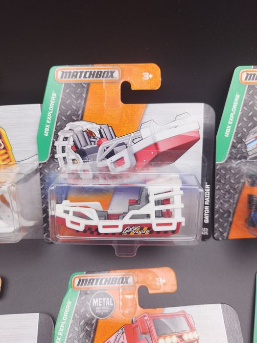 Resoraki modele  nr.3  zestaw 6 sztuk  autek Matchbox