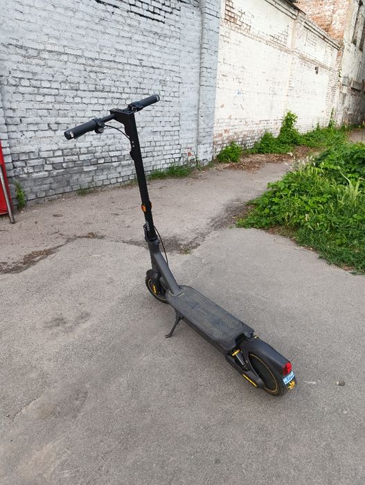 Продаю самокат ninebot max g2