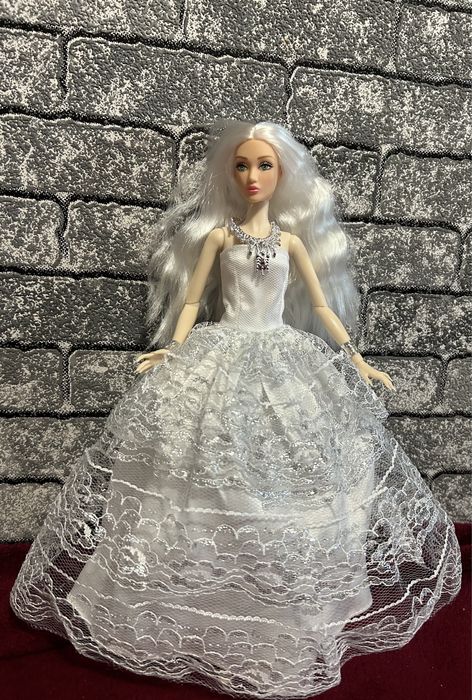 Лялька наречена Барбі гібрид , голова Дефа, тіло типу Інтегріті Мізі