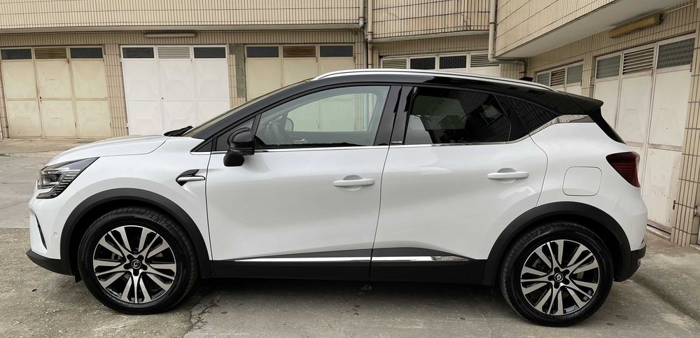 Renault Captur 1.6 E-Tech Plug-in Hybrid Initial Paris