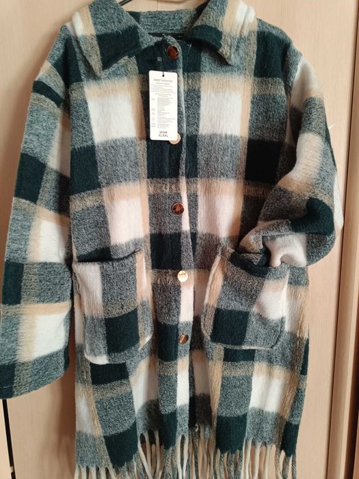 Piękny nowy płaszczyk w kratę  z frędzlami