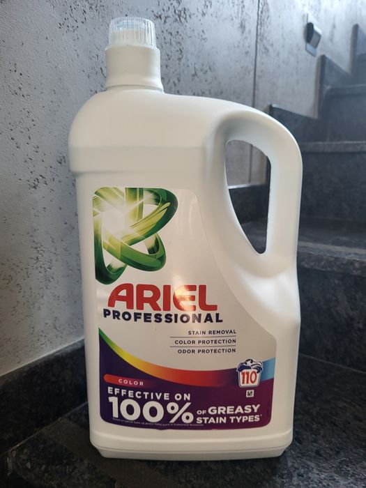 Duży Nowy płyn Ariel do kolorów
